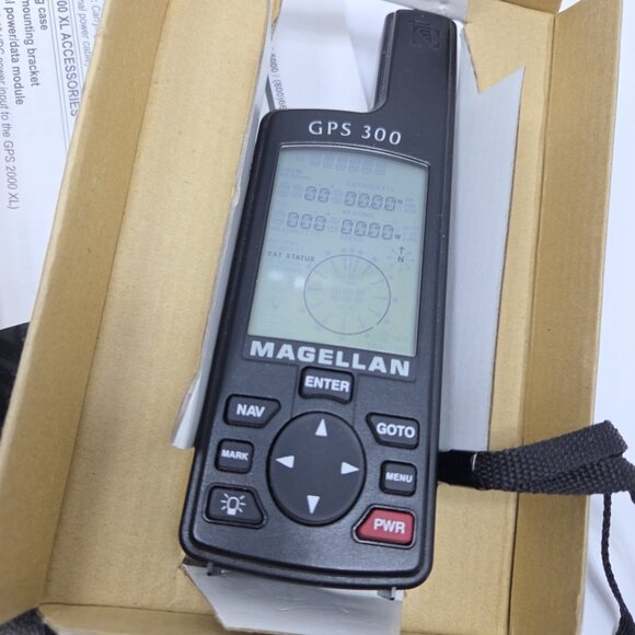 Magellan GPS 300 Portable Satellite Navigator Handheld GPS With Box WORKING - Picture 2 of 5